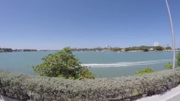 マイアミ ビーチに沿って運転 — ストック動画