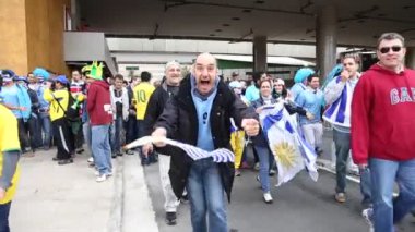 Destekçileri yürüyüş maç için