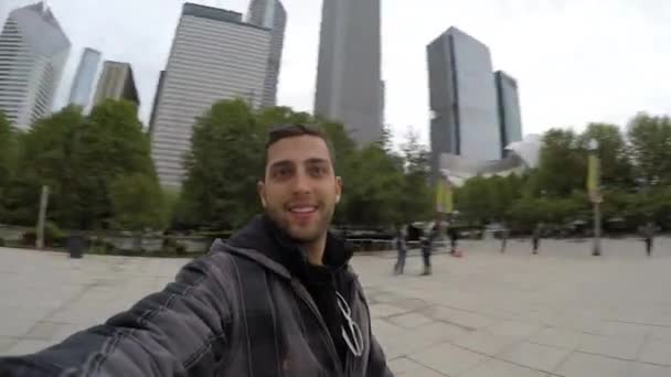 Ritratto sul famoso Chicago Cloud Gate — Video Stock