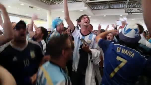 Argentina fans sjunga innan mach — Stockvideo