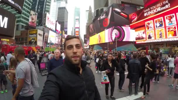 Portrait d'un touriste à Times Square — Video