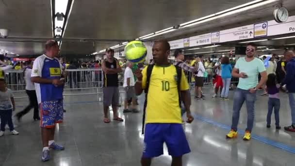 Brasilianer spielen Fußball — Stockvideo