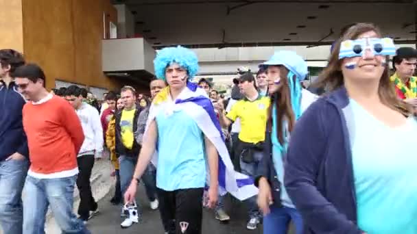 Les supporters marchent jusqu'au match — Video