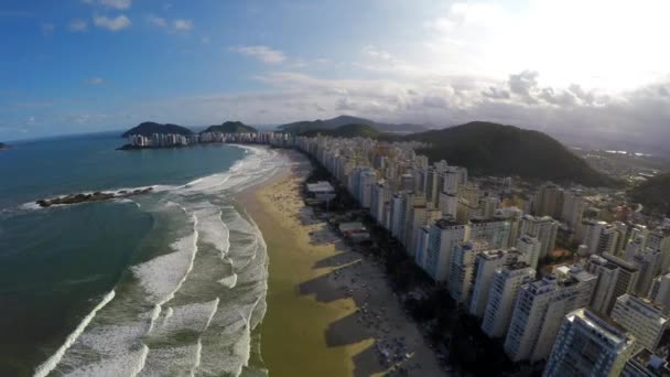 Beroemde strand in Braziliaanse kustlijn — Stockvideo