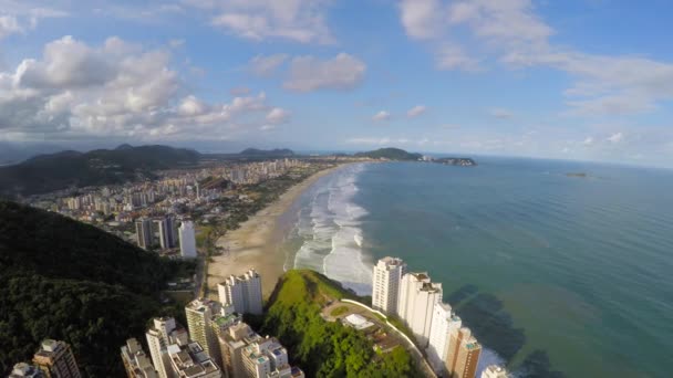 Beroemde strand in Braziliaanse kustlijn — Stockvideo