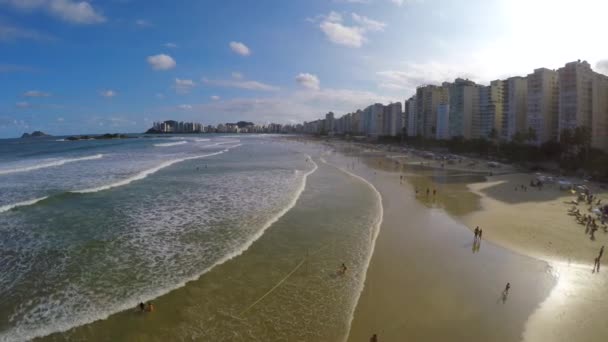 Słynna plaża w brazylijskim wybrzeżu — Wideo stockowe