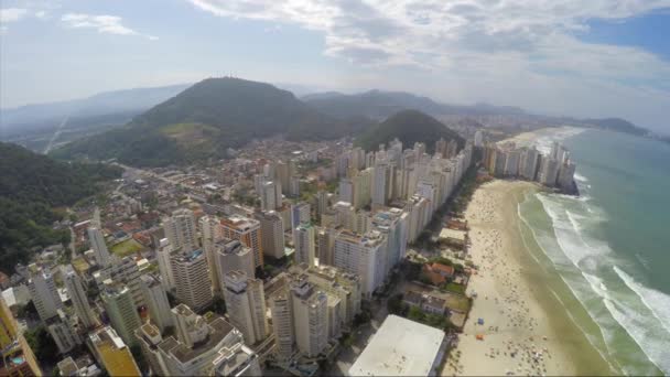 Beroemde strand in Braziliaanse kustlijn — Stockvideo