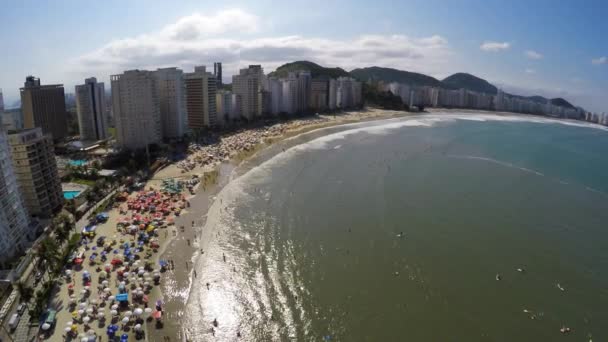 Célèbre plage sur la côte brésilienne — Video