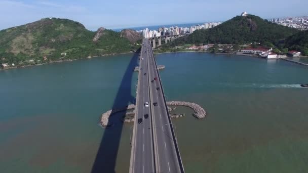 Luchtfoto uitzicht van derde brug in Vitoria — Stockvideo