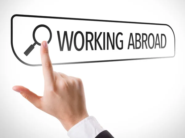 Trabajar en el extranjero escrito en pantalla virtual — Foto de Stock