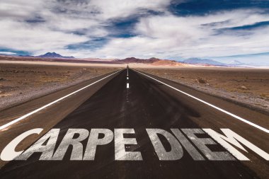 Carpe Diem ıssız yolda