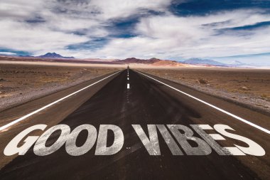 Issız yolda iyi Vibes