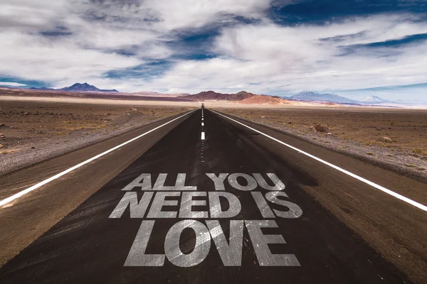 Yang Anda butuhkan adalah Cinta di jalan — Stok Foto