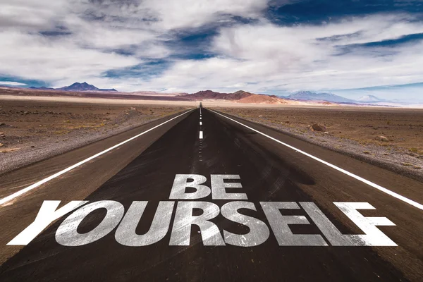 Be Yourself on desert road — Stock Photo, Image