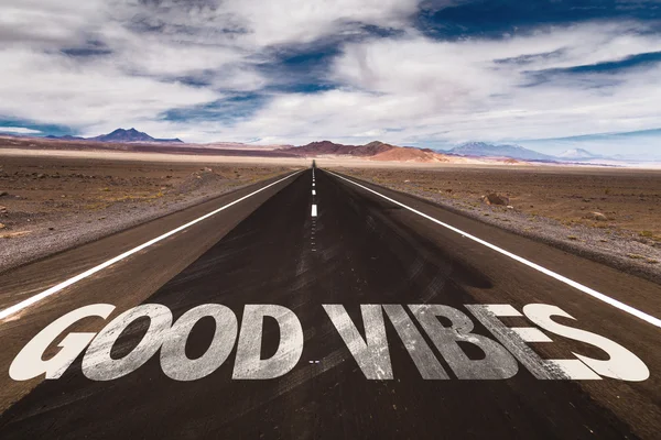 Good Vibes  on desert road — Stock Photo, Image