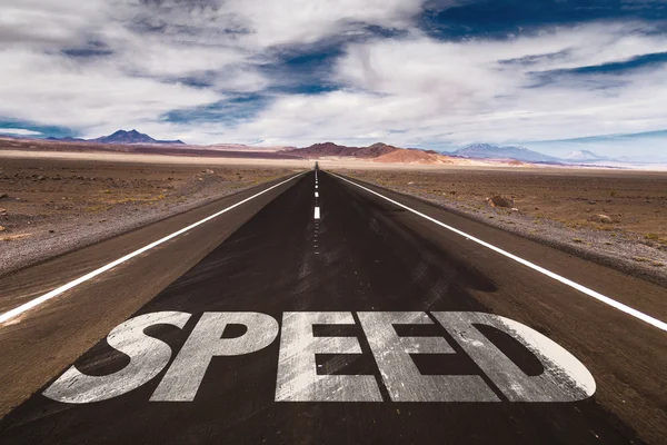 Velocidade na estrada do deserto — Fotografia de Stock