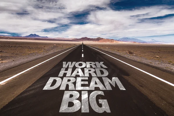 Arbeta hårt Dream Big på väg — Stockfoto