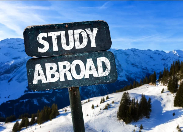 Estudiar en el extranjero signo — Foto de Stock
