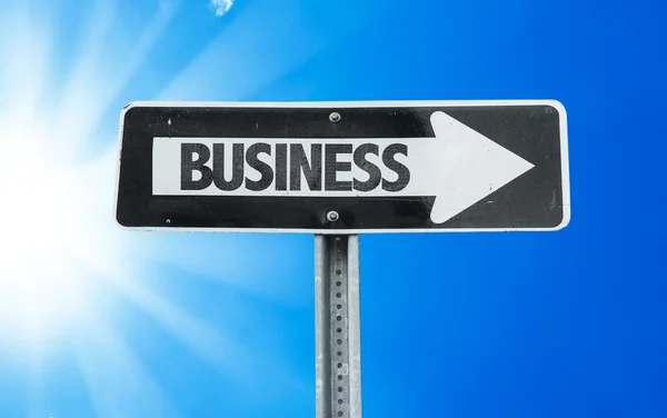 Znak kierunku biznesu — Zdjęcie stockowe