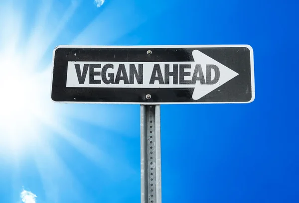 Vegan Ahead richting teken — Stockfoto