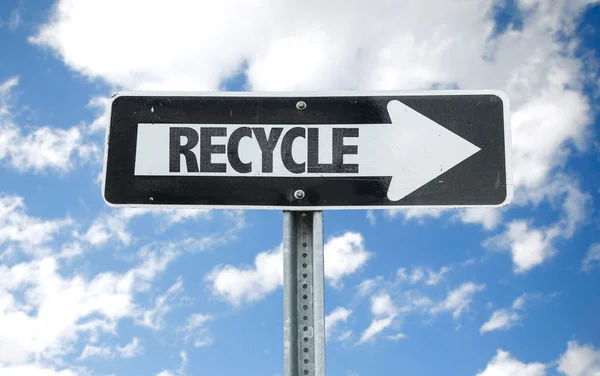 Recycle richting ondertekenen — Stockfoto