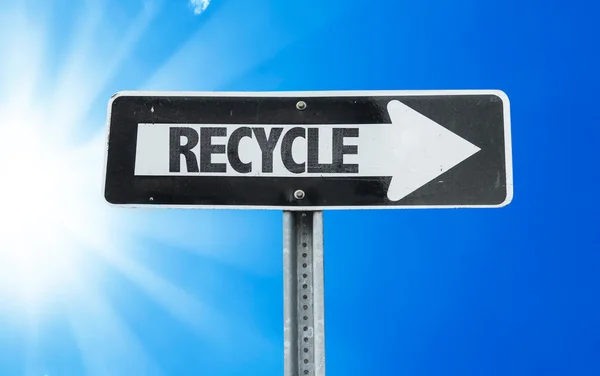 Recycle richting ondertekenen — Stockfoto
