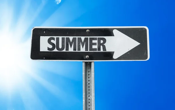 Summer direction sign — Stock Photo, Image