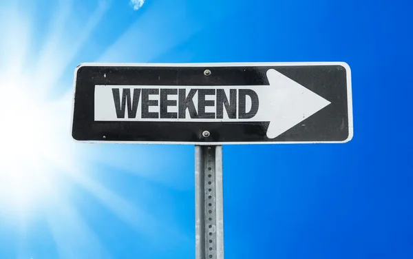 Weekend direction sign — Stock Photo, Image