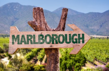 Marlborough ahşap işareti