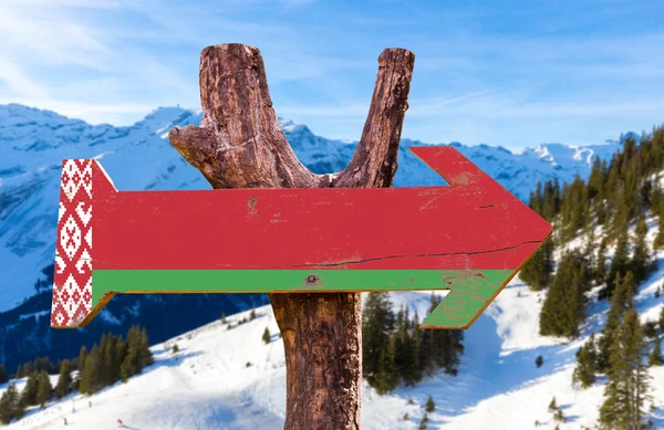 Holzschild mit weißrussischer Flagge — Stockfoto