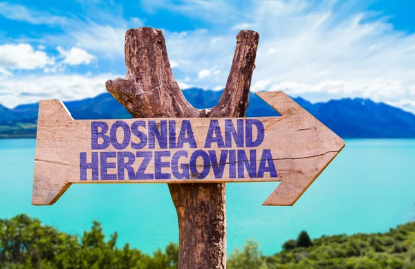 ボスニア ・ ヘルツェゴビナの木製看板 — ストック写真