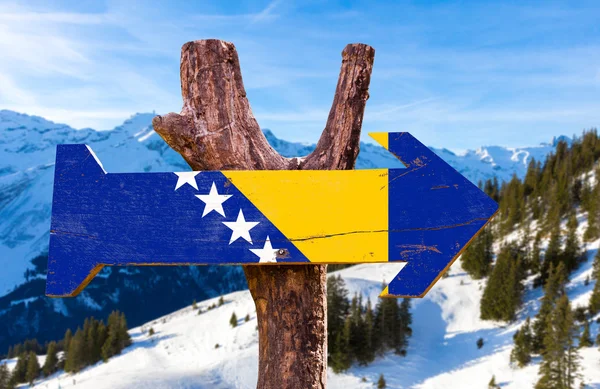 Bósnia e Herzegovina Bandeira sinal de madeira — Fotografia de Stock