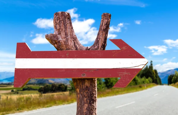 Lettonie Drapeau signe en bois — Photo