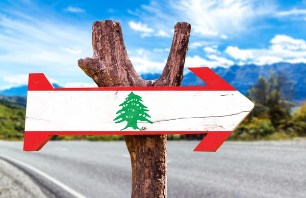 Holzschild der libanonischen Flagge — Stockfoto