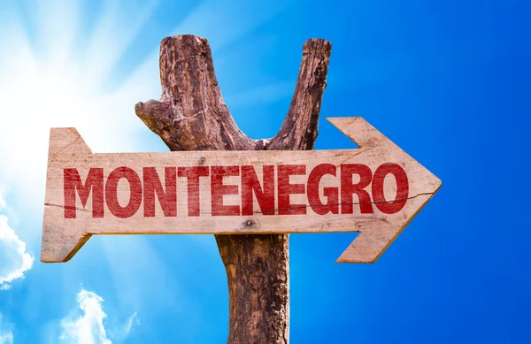 Montenegro sinal de madeira — Fotografia de Stock