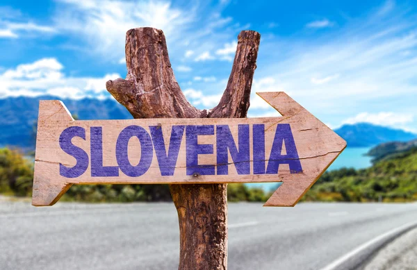 Словенский деревянный знак — стоковое фото