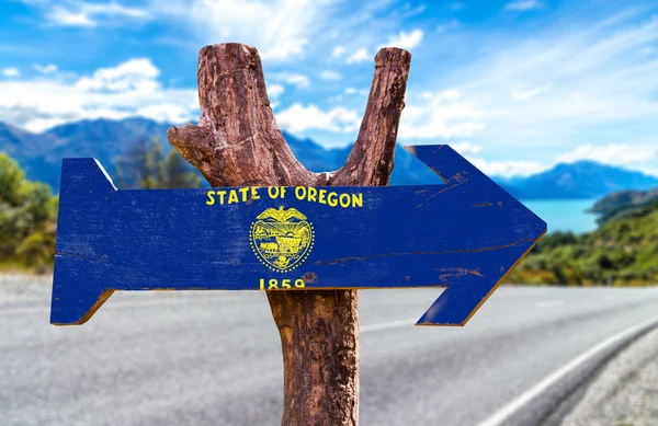 オレゴン州の旗の木製看板 — ストック写真