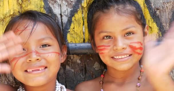 Mignonnes filles brésiliennes natives — Video