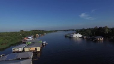Manaus evlerde yüzen