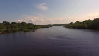 Tekneye giden insanlar