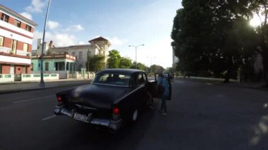 Havana bölgesinde Vedado üzerinde eski araba