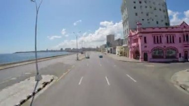 Ünlü Malecón caddede sürüş