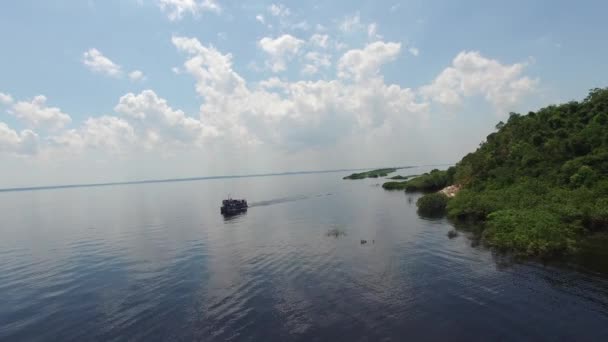 Boot op Amazone, Manaus — Stockvideo