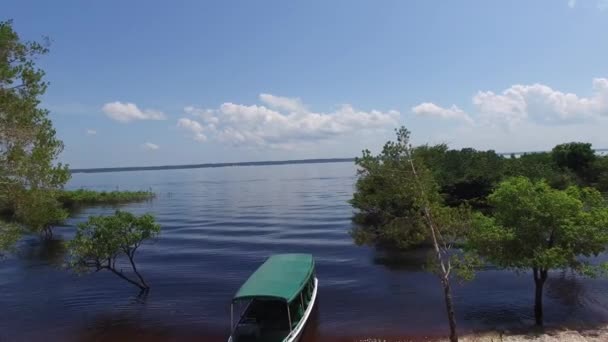 Båt på Amazonfloden, Manaus — Stockvideo