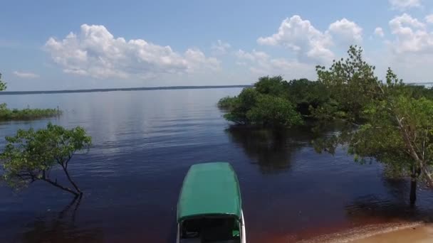 小船在亚马逊河，马瑙斯 — 图库视频影像