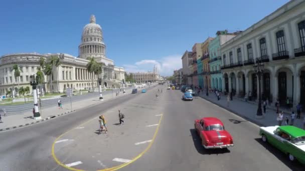 古いハバナ、キューバでの運転 — ストック動画