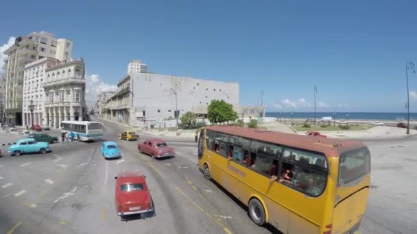 Вождение в Старой Гаване, Куба — стоковое видео