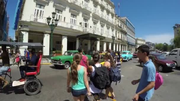 在哈瓦那，古巴开车 — 图库视频影像