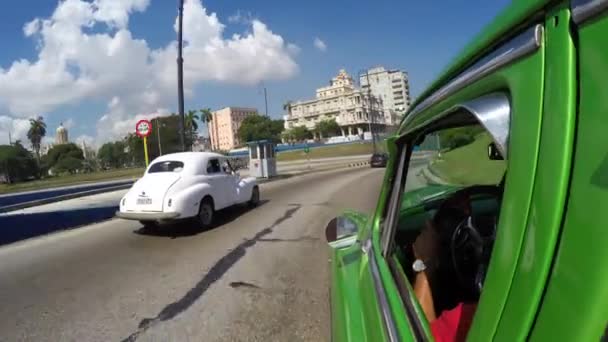 在哈瓦那，古巴开车 — 图库视频影像