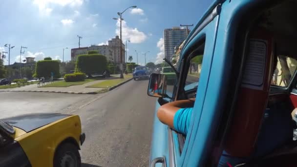 Conducción en La Habana, Cuba — Vídeo de stock